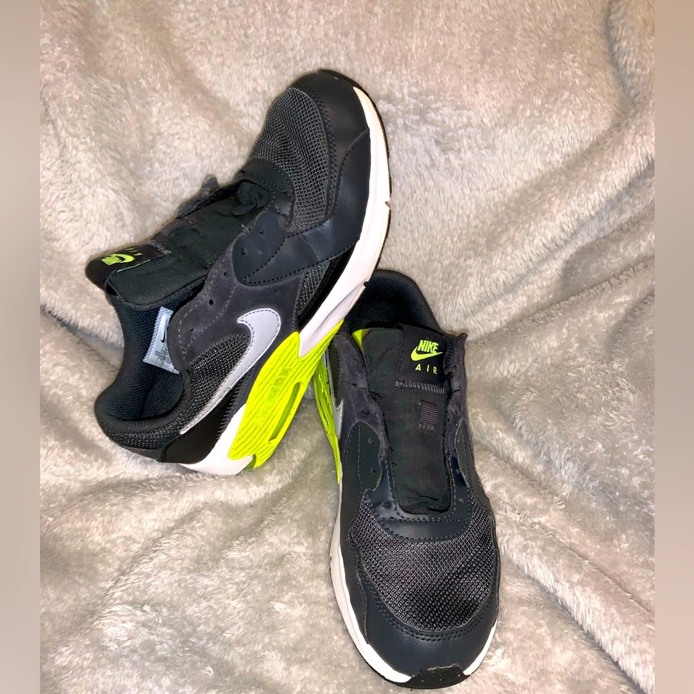 🌻Kids air max size 5 youth (big kid)